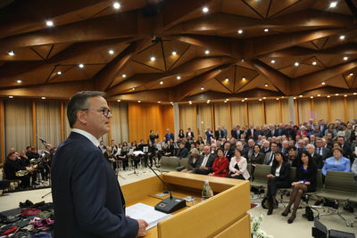 Landrat Frank Scherer betonte in seiner Rede die auergewhnliche, nicht alltgliche Leistung der Ehrenamtlichen im Ortenaukreis, die sich in Zeiten der Zuwanderung durch eine groe Einsatzbereitschaft fr ihre Mitmenschen auszeichnen.