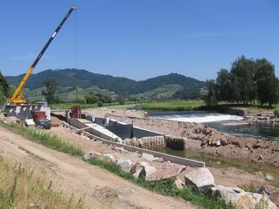 Bau der Fischtreppe am Groen Deich in Offenburg - die Kinzig wurde fr Gewsserlebewesen durchgngig gestaltet, Foto: LRA