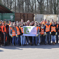 Auszubildende des Landratsamts Ortenaukreis bei der Kreisputzete, Foto: LRA