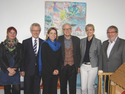 Sozialdezernent des Ortenaukreises Georg Benz (2.v.l.) verabschiedet Bruno Kllerer (4.v.l.). Randi Speer (5.v.l.) wird Nachfolgerin. Foto: Frhfrderstelle