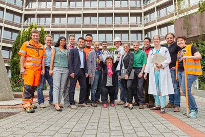Mitarbeiter des Landratsamt Ortenaukreis posieren fr die Arbeitgeberbroschre. Foto: LRA