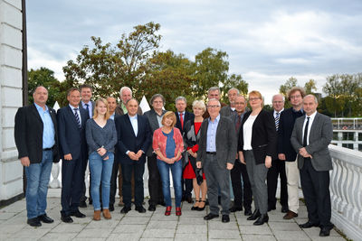 Landrat Frank Scherer (2.v.l.) empfing in Kehl den Deutsch-Französischen Ausschuss (DFA) im Rat der Gemeinden und Regionen Europas (7.v.r. vorne: DFA-Präsident Reinhard Sommer).