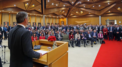 Rund 600 Gste aus Politik, Gesellschaft, Verwaltung, Wirtschaft begrte Landrat Frank Scherer gestern beim Neujahrsempfang des Ortenaukreises unter dem Motto Schwarzwald reloaded