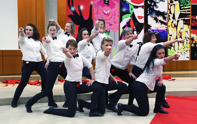 Die sportlichen Schwarzwlderinnen der Gruppe Jazz & More des Turnvereins Lahr erffneten in perfekter Choreografie das Abendprogramm.