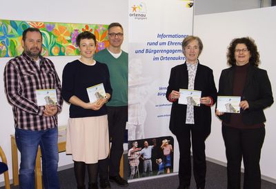 v.l.n.r.: Hctor Sala, Kontaktstelle fr Selbsthilfegruppen, Lena Tilebein, VHS Ortenau, Ingo Kempf, Vernetzungsstelle Brgerschaftliches Engagement, Elisabeth Asche, VHS Offenburg, und Carmen Wenkert, VHS Lahr. Nachweis: LRA