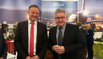Landrat Frank Scherer (links) stellte auf der weltgrößten Reisemesse, der ITB in Berlin, im Beisein von Baden-Württembergs Tourismusminister Guido Wolf die neuen Tourismus-Attraktionen im Schwarzwald und dem Ortenaukreis vor (Nachweis: STG).