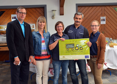 Von links nach rechts: Jrg Hettich, Anja Jkle, Ulrike Armbruster, Werner Armbruster und Schwiegertochter Patricia Armbruster. Foto: LRA