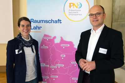 Claudia Ohnemus, regionale Prventionsbeauftragte fr den Bereich Lahr (li.), und der Referent Christof Wettach, Kinderarzt in Lahr