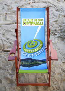 Der Liegestuhl des Ortenaukreises wird zusammen mit den Liegesthlen der Stdte und Gemeinden zum Verweilen am Seeufer einladen. Foto: LRA