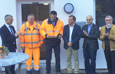Über das neue Gebäude am Stützpunkt Oppenau-Ibach freuten sich (v.l.n.r.): Bürgermeister Uwe Gaiser von der Stadt Oppenau, Herbert Bohnert, Kolonnenführer am Stützpunkt Ibach, Marcel Schiff, Straßenmeister der Straßenmeisterei Offenburg, Architekt Alfons