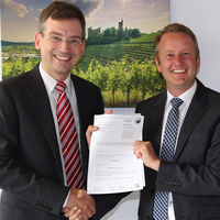 Dr. Nikolas Stoermer, Erster Landesbeamter des Ortenaukreises und Ringsheims Bürgermeister Pascal Weber freuen sich über das Inkrafttreten der neuen Schutzgebietsverordnung.