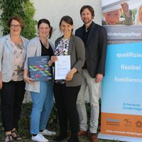 .l. Melanie Maulbetsch-Heidt, Sachgebietsleitung Planung, Steuerung Controlling, Jennifer Leclair und Denise Walter, Projektkoordinatorinnen und Heiko Faller, Leiter des Jugendamtes, freuen sich ber die Qualifizierung des Ortenaukreises zum Modellstandor