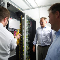 Besichtigung des Serverraums, dem Herzstck der IT