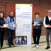 v. l. Constanze Armbrecht, Volkshochschule Offenburg, Héctor Sala, Kontaktstelle für Selbsthilfegruppen, Lena Tilebein, vhs Ortenau und Ingo Kempf, Vernetzungsstelle Bürgerschaftliches Engagement, setzen sich für die Fortbildung von Ehrenamtlichen ein. Es