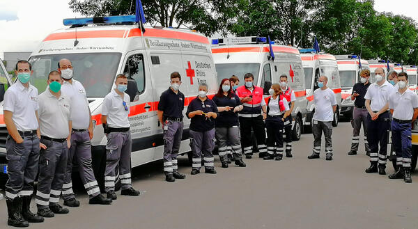 Abfahrt Ahrweiler_Gruppenfoto DRK1