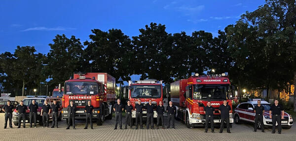 Abfahrt Ahrweilre_Gruppenfoto Feuerwehr