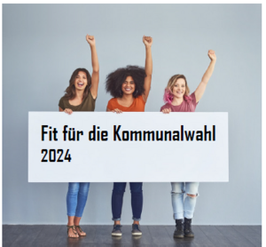Frauen, die die Faust hoch halten und ein Schild mit "Fit fr die Kommunalwahl 2024"