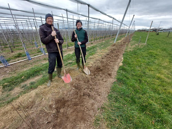 Bild 3 Biodiversittsberatung Heckenpflanzung Andreas Riehle Stephanie Fritsch