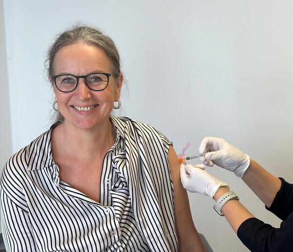 Evelyn Bressau, Leiterin des Gesundheitsamtes lsst sich impfen