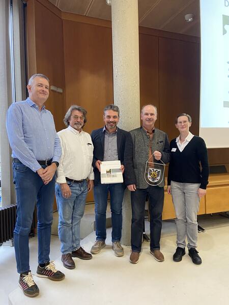 Festakt (von links): Frank Kasparek, Pilot; Manfred Bannwarth, Stefan Huschle, Franz Benz, Diana Kohlmann